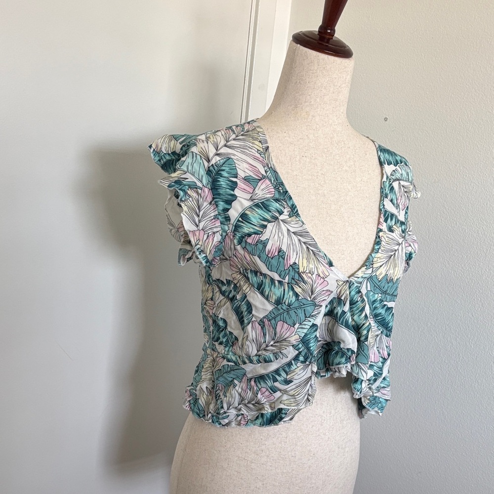 Teal & Pale Pink Leaf Print Ruffle Tie-Front Crop Top